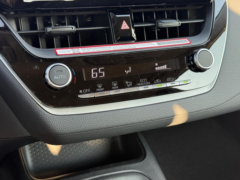 Toyota Corolla Hybrid Vehicle Image 12