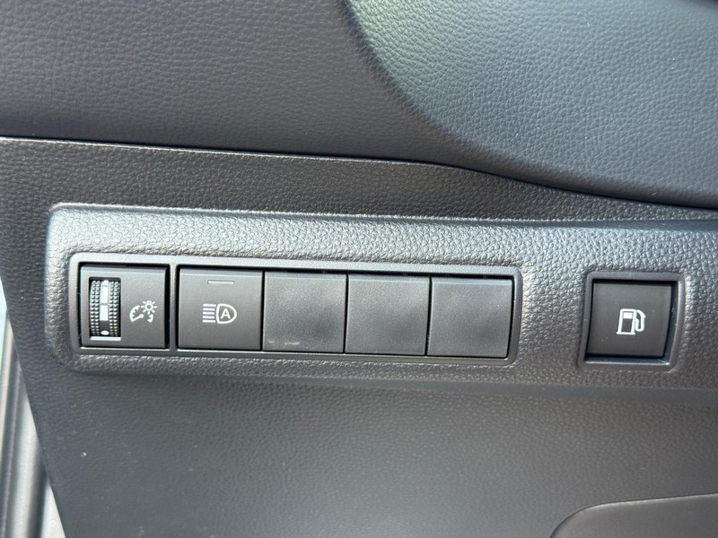 Toyota Corolla Hybrid Vehicle Image 15