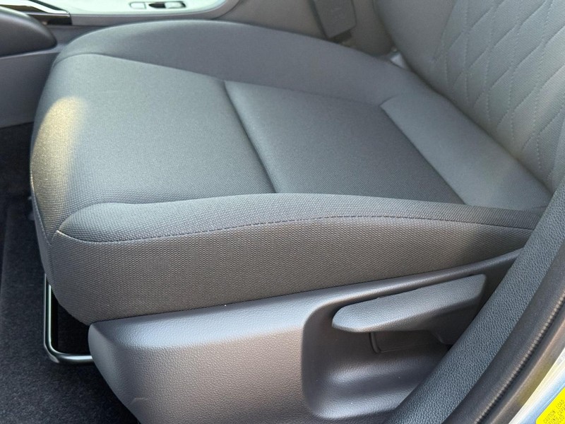 Toyota Corolla Hybrid Vehicle Image 17