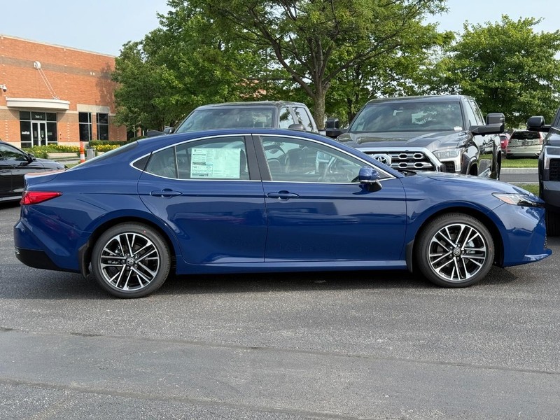 Toyota Camry Vehicle Image 02