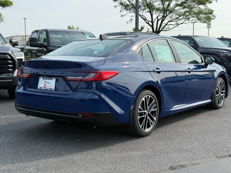 Toyota Camry Vehicle Image 03