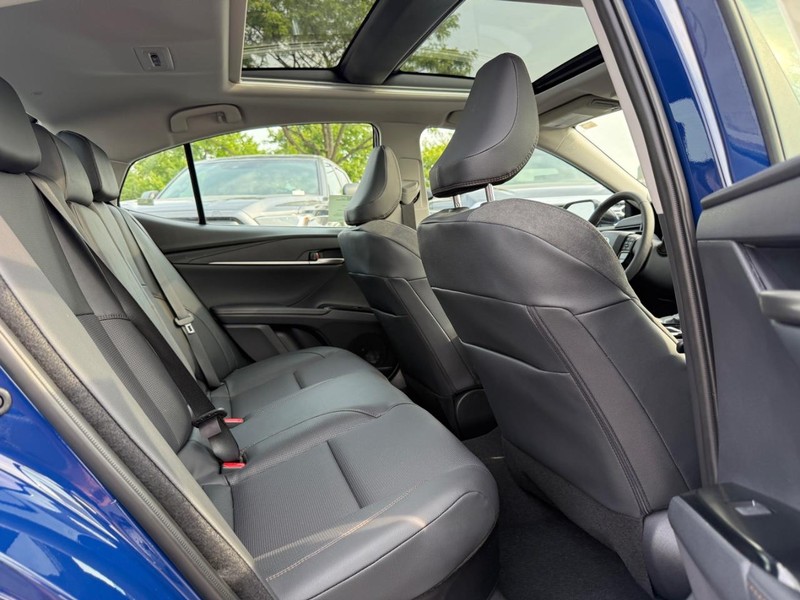 Toyota Camry Vehicle Image 05