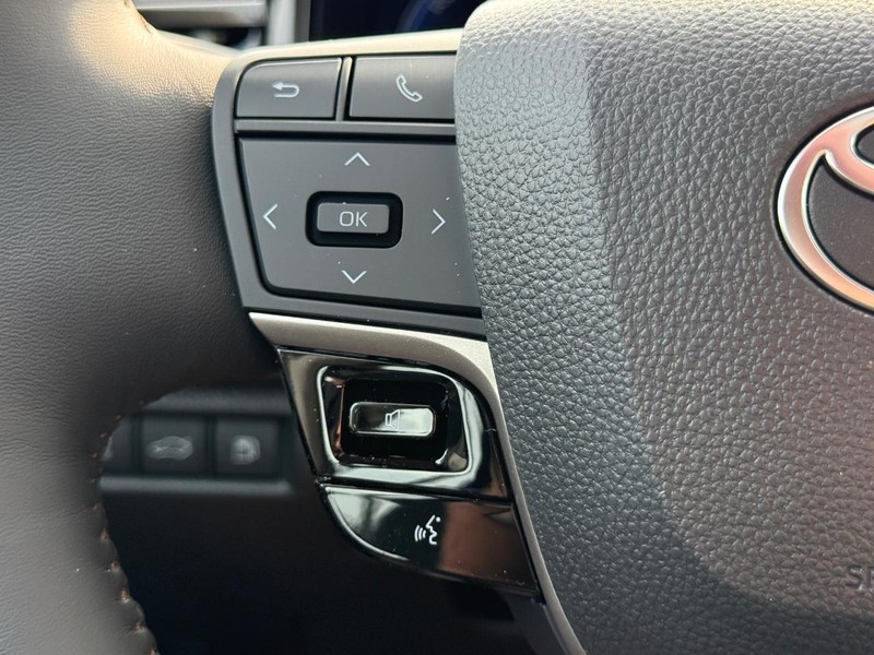 Toyota Camry Vehicle Image 09