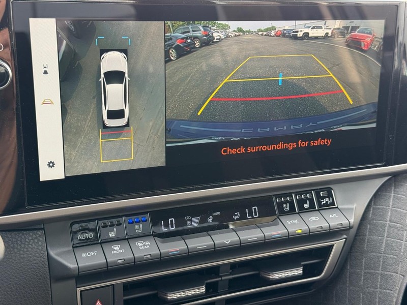 Toyota Camry Vehicle Image 13