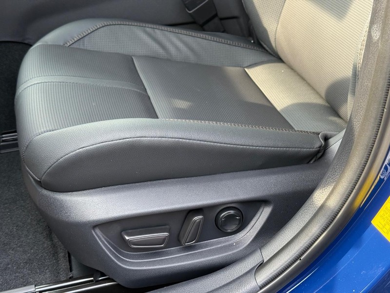 Toyota Camry Vehicle Image 21