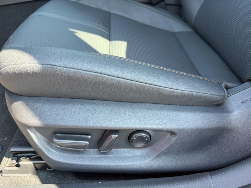 Toyota Camry Vehicle Image 21