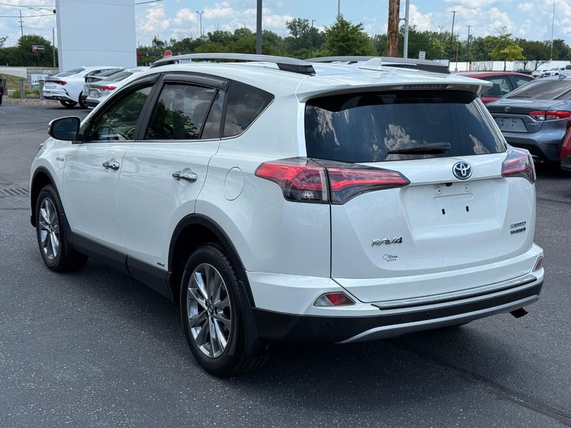 Toyota RAV4 Hybrid Vehicle Image 05