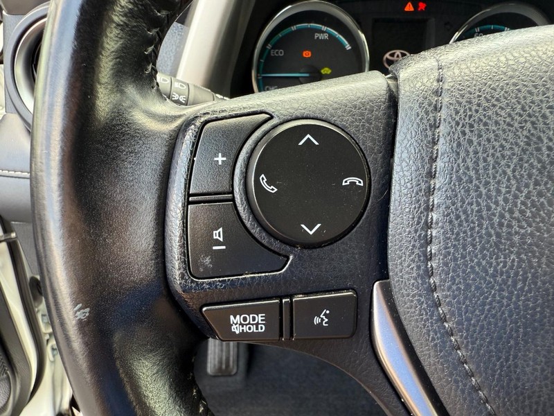 Toyota RAV4 Hybrid Vehicle Image 15