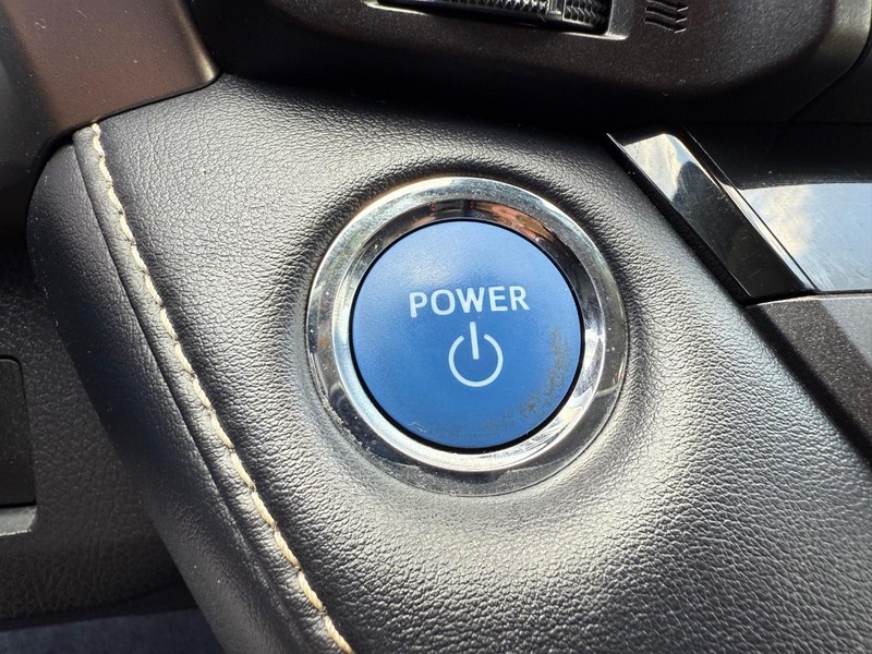 Toyota RAV4 Hybrid Vehicle Image 17