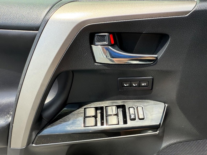 Toyota RAV4 Hybrid Vehicle Image 27