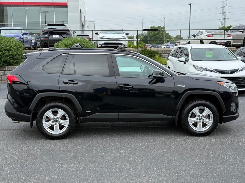 Toyota RAV4 Hybrid Vehicle Image 02