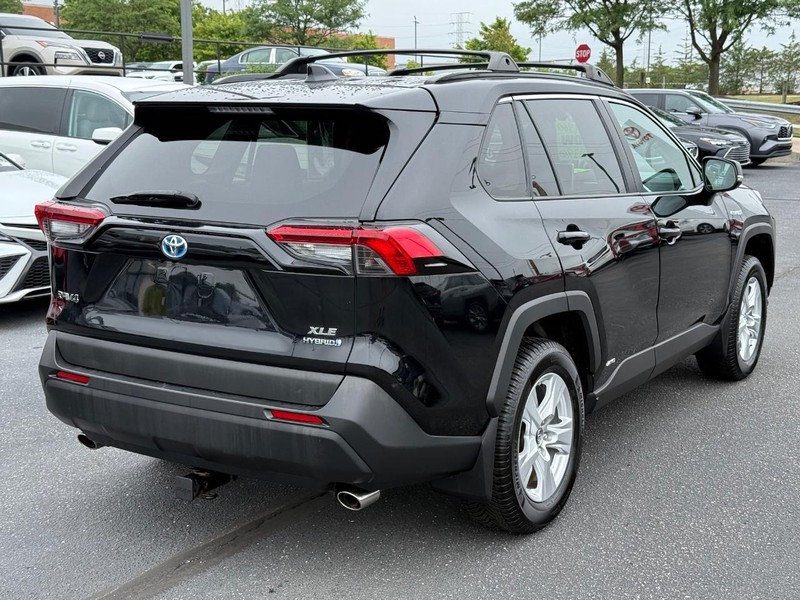 Toyota RAV4 Hybrid Vehicle Image 03