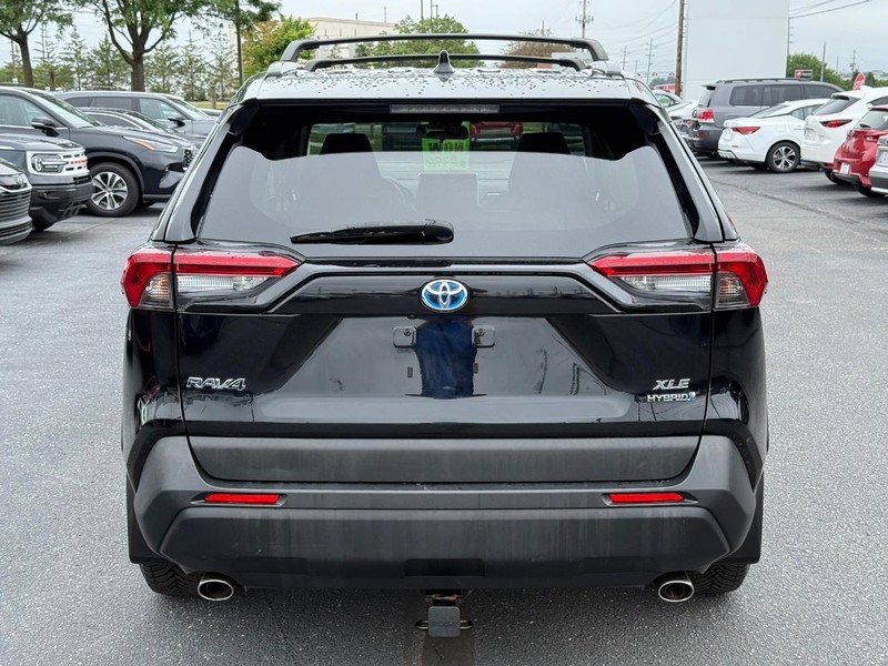 Toyota RAV4 Hybrid Vehicle Image 04