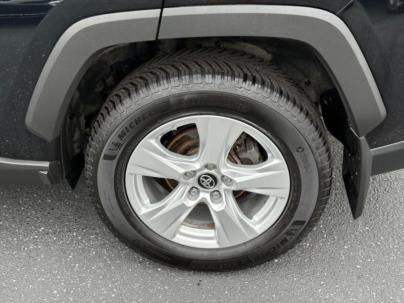 Toyota RAV4 Hybrid Vehicle Image 06