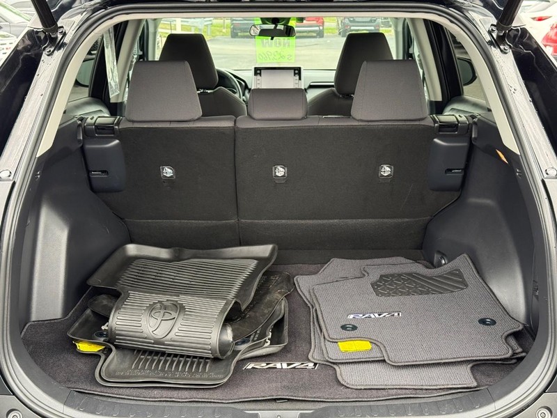 Toyota RAV4 Hybrid Vehicle Image 07