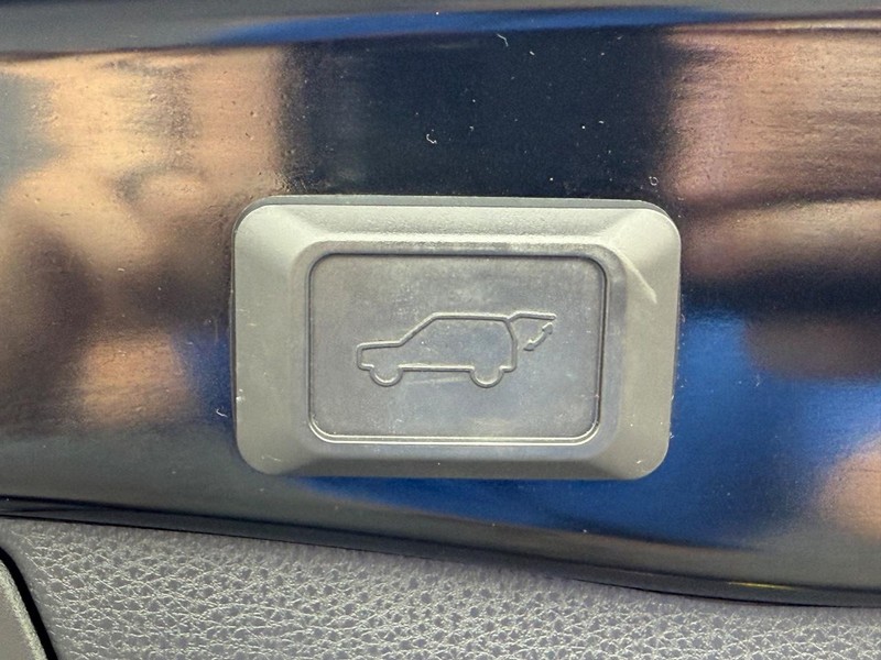 Toyota RAV4 Hybrid Vehicle Image 08