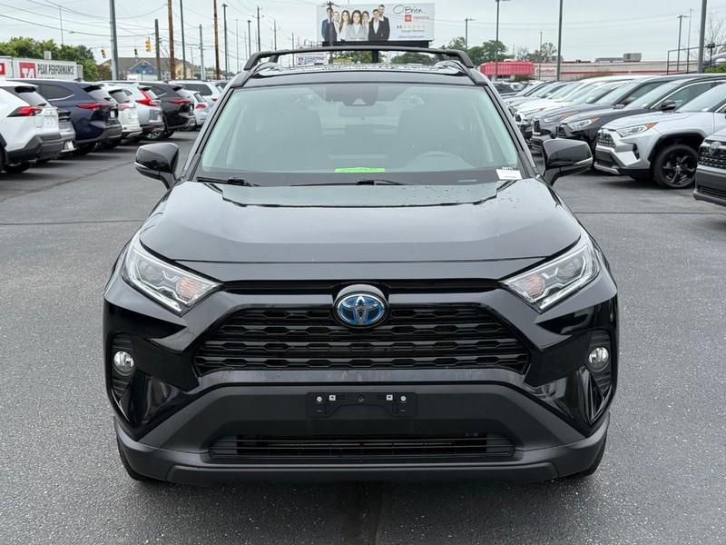 Toyota RAV4 Hybrid Vehicle Image 10