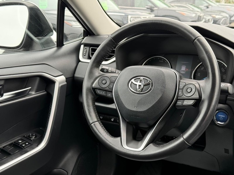 Toyota RAV4 Hybrid Vehicle Image 14