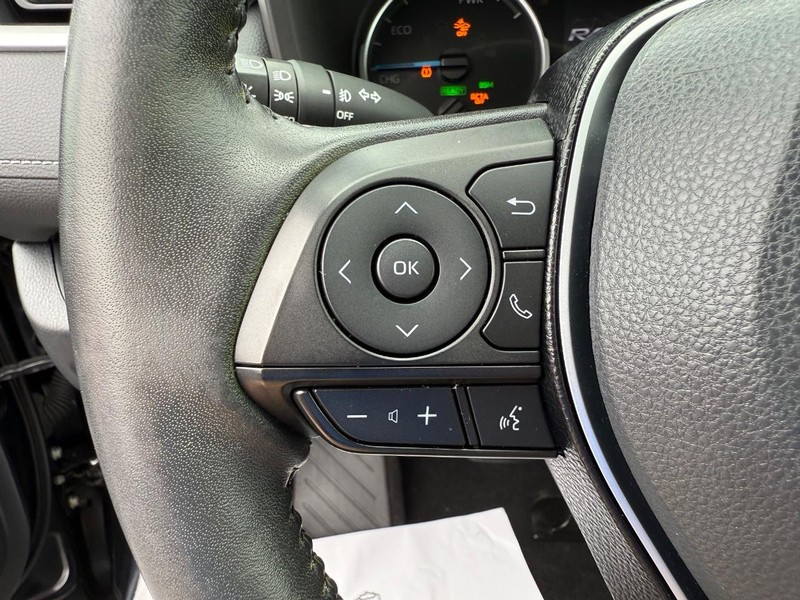 Toyota RAV4 Hybrid Vehicle Image 15
