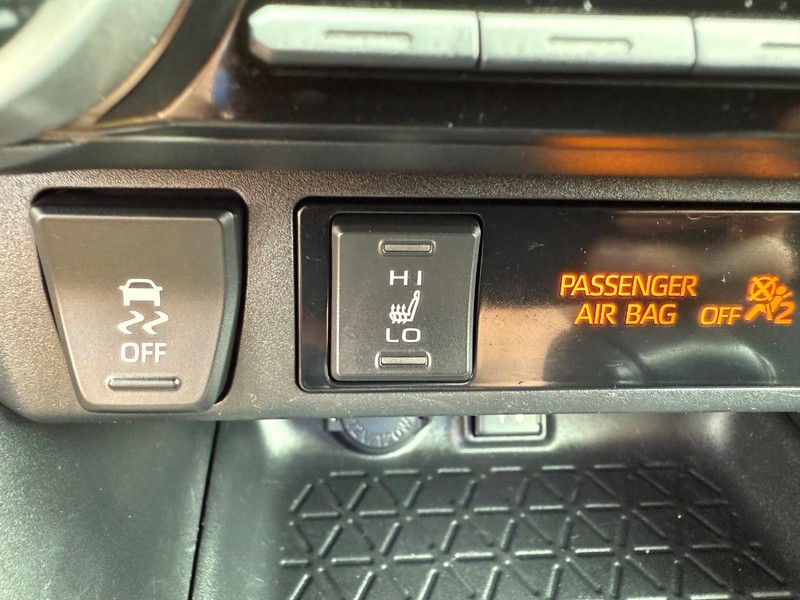 Toyota RAV4 Hybrid Vehicle Image 18