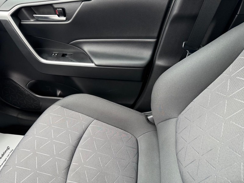Toyota RAV4 Hybrid Vehicle Image 23
