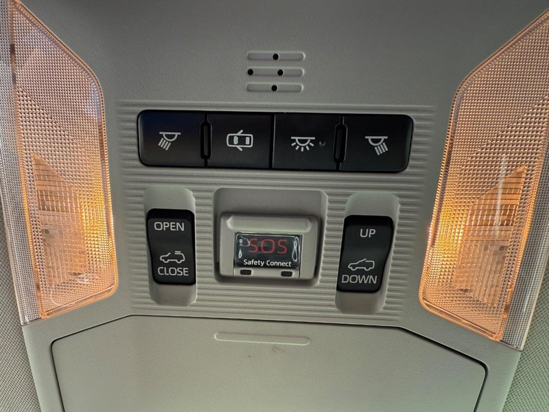 Toyota RAV4 Hybrid Vehicle Image 24