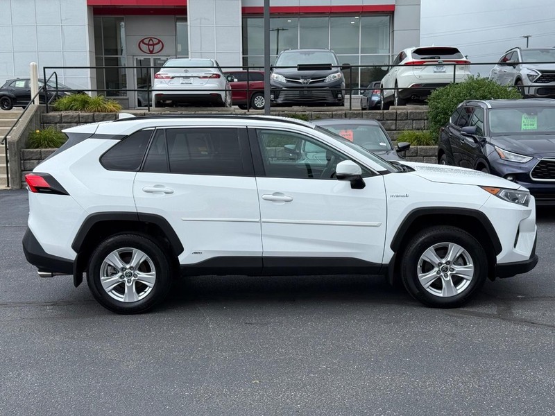 Toyota RAV4 Hybrid Vehicle Image 02