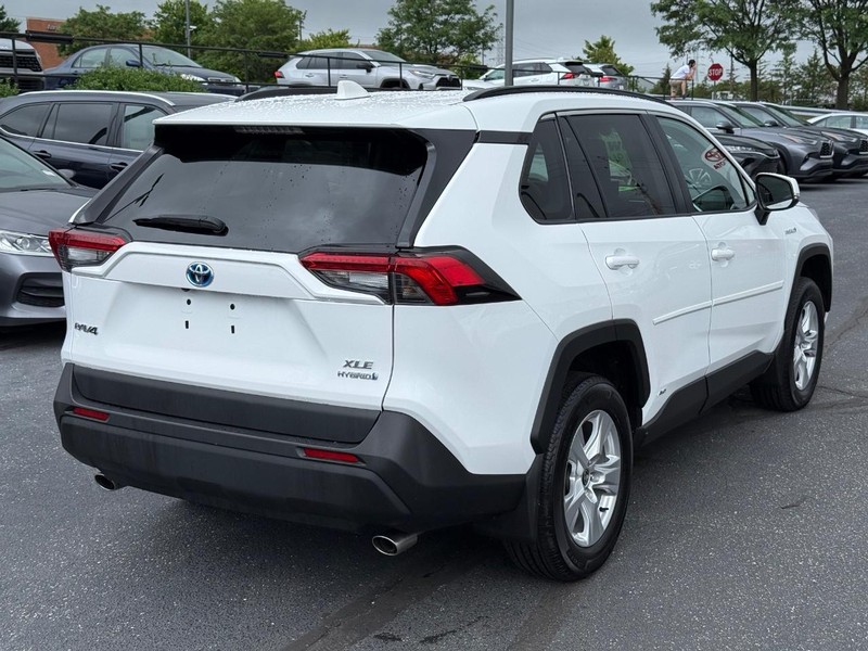 Toyota RAV4 Hybrid Vehicle Image 03