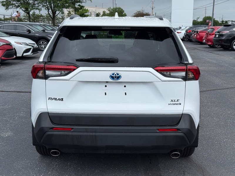 Toyota RAV4 Hybrid Vehicle Image 04
