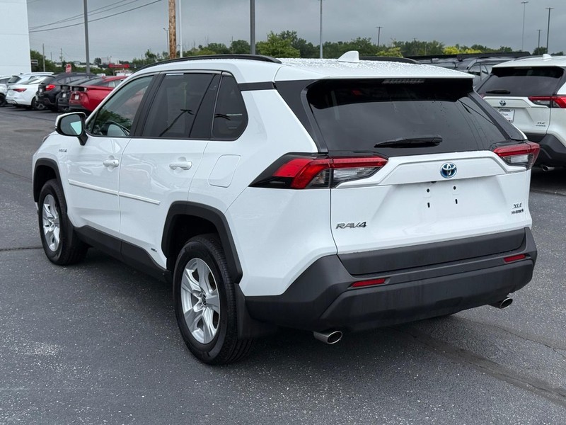 Toyota RAV4 Hybrid Vehicle Image 05