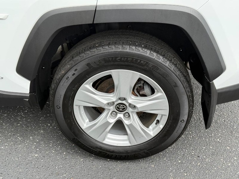 Toyota RAV4 Hybrid Vehicle Image 06