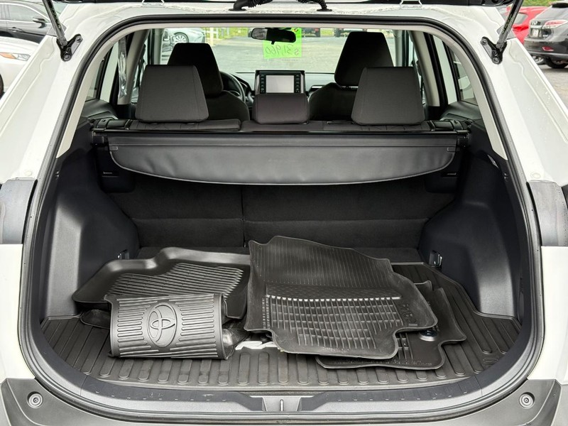 Toyota RAV4 Hybrid Vehicle Image 07