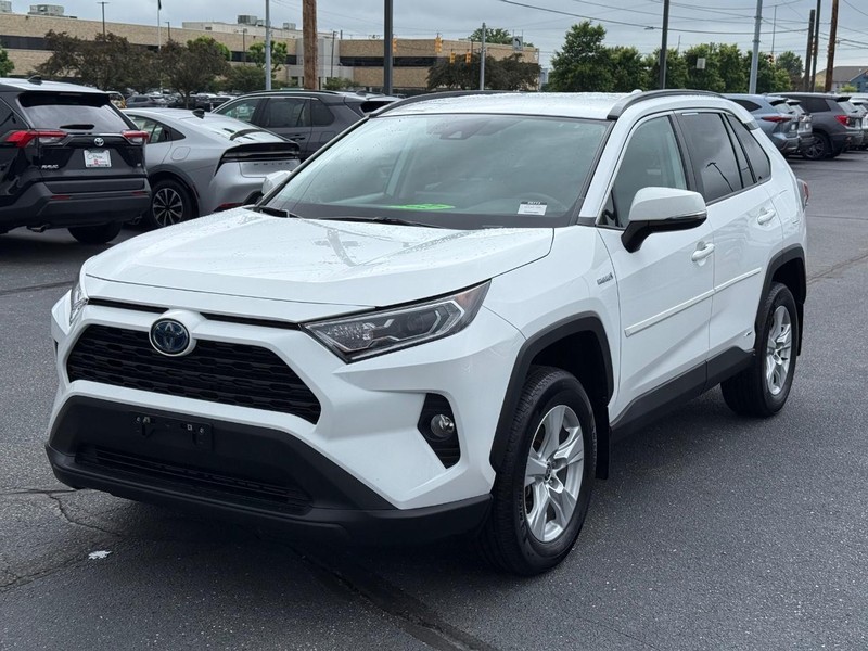 Toyota RAV4 Hybrid Vehicle Image 08