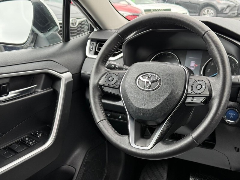 Toyota RAV4 Hybrid Vehicle Image 12