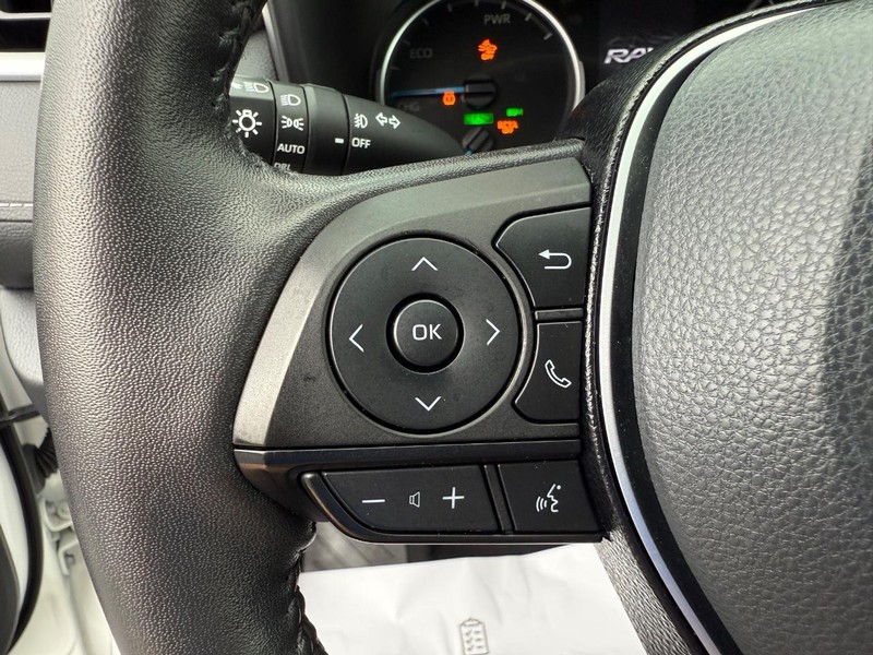 Toyota RAV4 Hybrid Vehicle Image 13