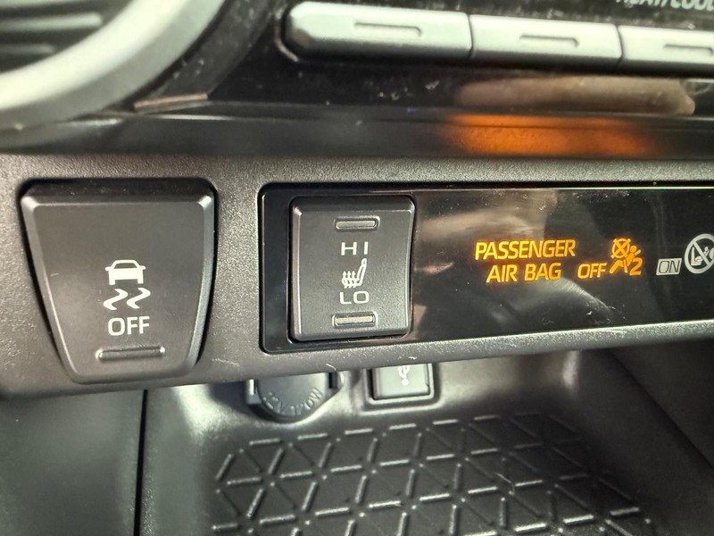 Toyota RAV4 Hybrid Vehicle Image 16