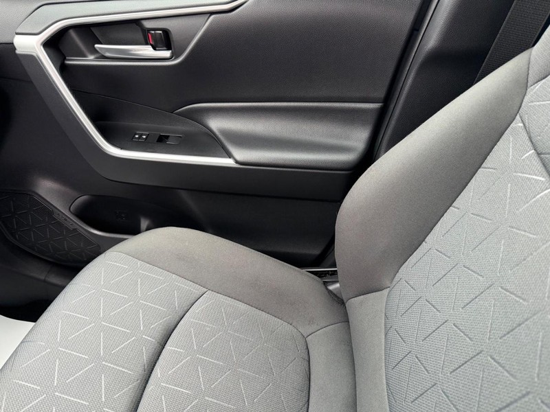 Toyota RAV4 Hybrid Vehicle Image 21