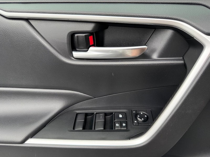 Toyota RAV4 Hybrid Vehicle Image 24