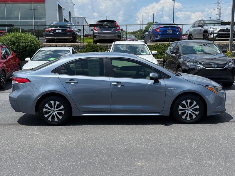 Toyota Corolla Hybrid Vehicle Image 02