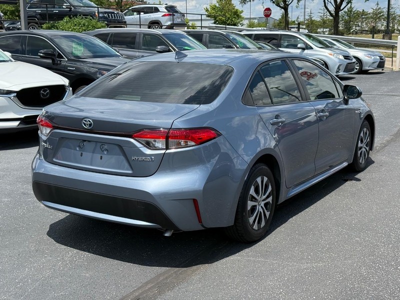 Toyota Corolla Hybrid Vehicle Image 03