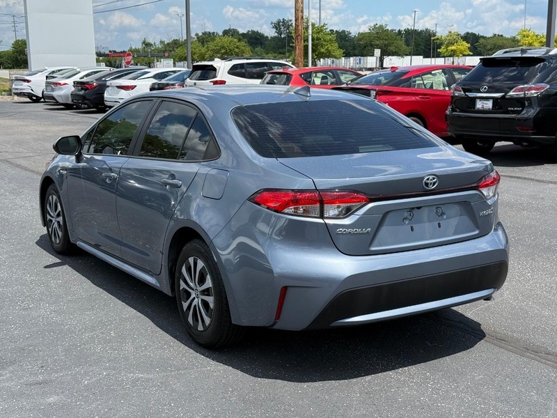 Toyota Corolla Hybrid Vehicle Image 05