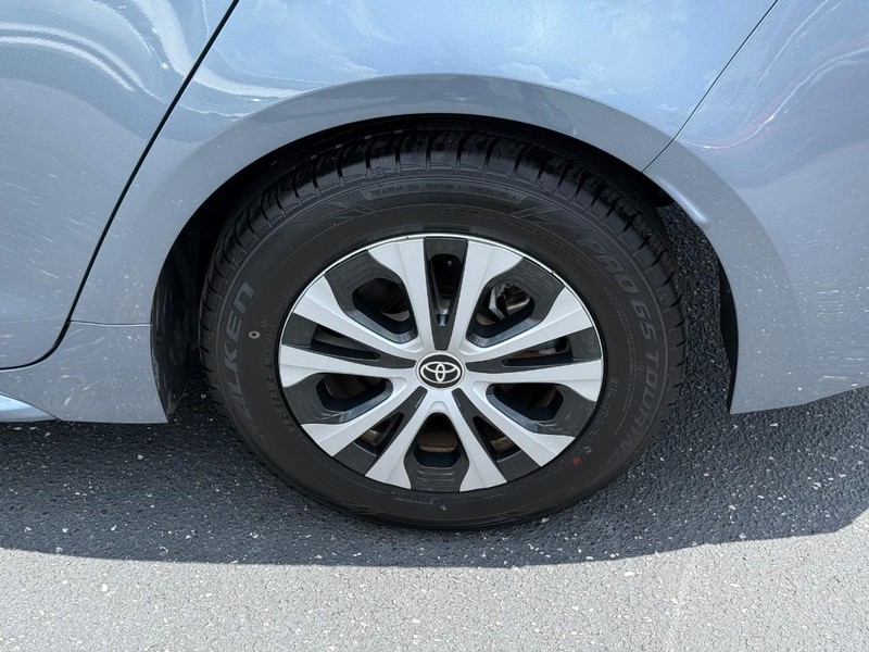 Toyota Corolla Hybrid Vehicle Image 06
