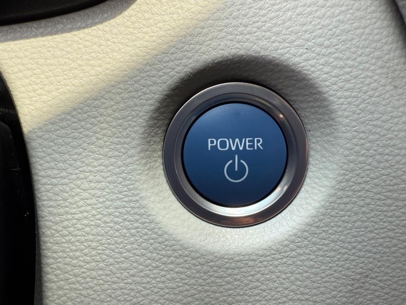 Toyota Corolla Hybrid Vehicle Image 15