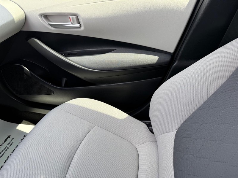 Toyota Corolla Hybrid Vehicle Image 20