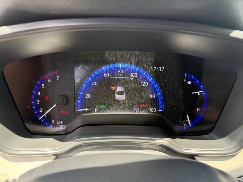 Toyota Corolla Hybrid Vehicle Image 21