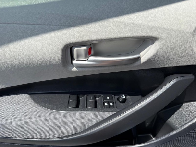 Toyota Corolla Hybrid Vehicle Image 23