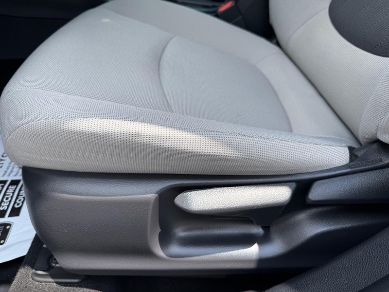 Toyota Corolla Hybrid Vehicle Image 24