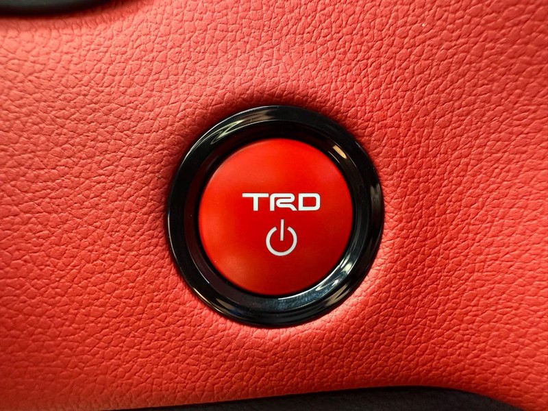 Toyota Tundra 4WD Hybrid Vehicle Image 09