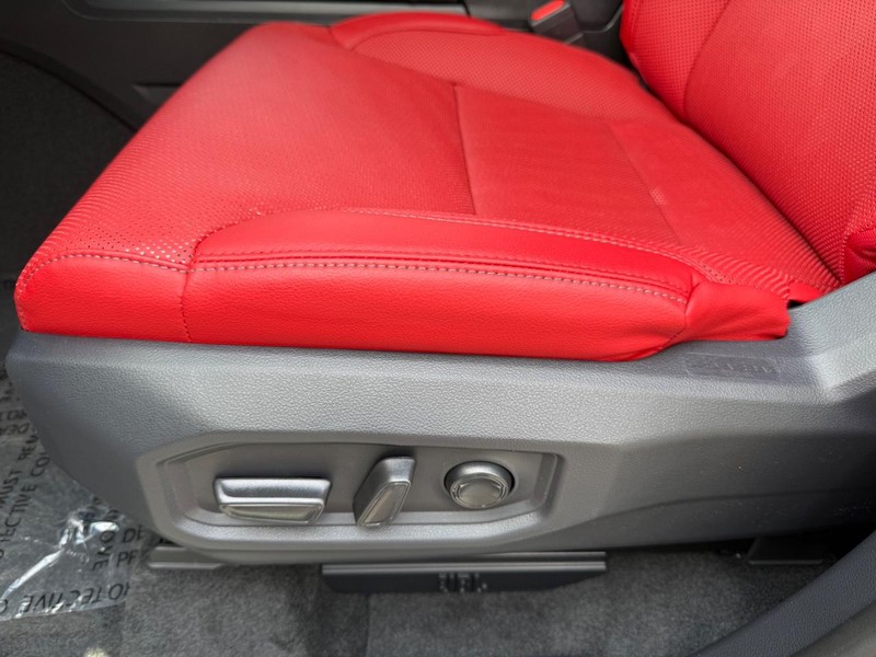 Toyota Tundra 4WD Hybrid Vehicle Image 19