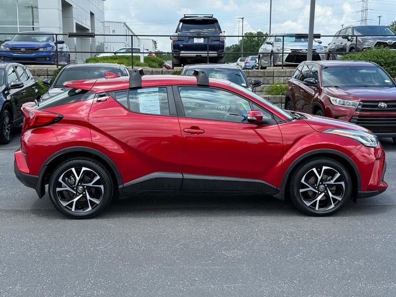 Toyota C-HR Vehicle Image 02